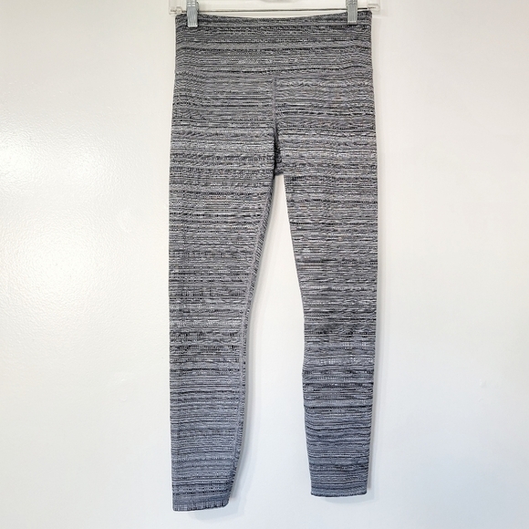 Athleta Black & White Chataranga Jacquard High-Rise Legging Size Small - Picture 3 of 13